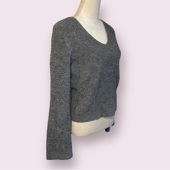 Express Stretch Long Sleeve Grey Wool Blend Sweater Size Womens Large - Picture 2 of 4